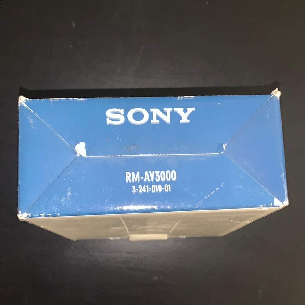 Sony RM-AV3000 Universal Remote Control - Silver - Picture 5 of 8